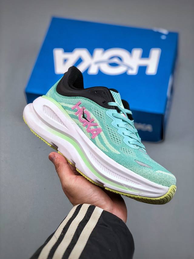 Hoka M Bondi 9 全新配色 低帮轻量户外越野休闲运动慢跑鞋这个品牌来自于新西兰的毛利语，Hoka表示大地，One One表示飞越，连起来就是飞越地平
