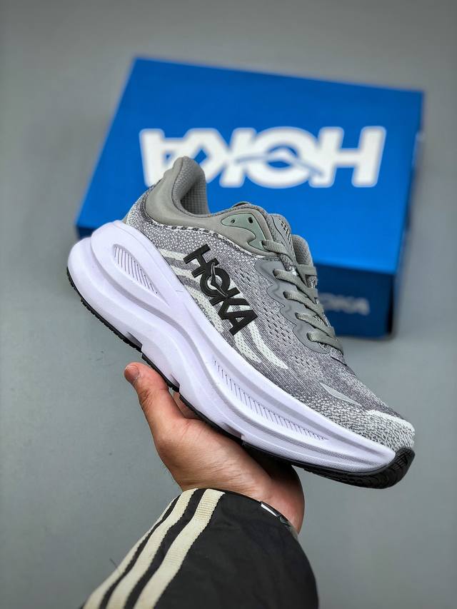 Hoka M Bondi 9 全新配色 低帮轻量户外越野休闲运动慢跑鞋这个品牌来自于新西兰的毛利语，Hoka表示大地，One One表示飞越，连起来就是飞越地平