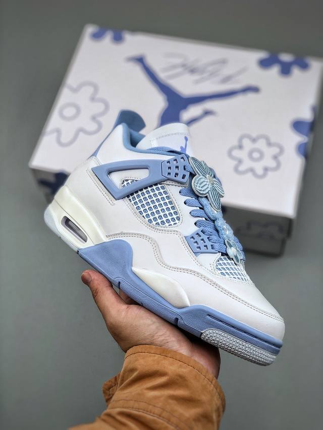 Nike Air Jordan 4 “Forget Me Not” Wmns 节日限定配色灵感源自母亲节常见花卉 勿忘我 Forget Me Not ，以此来传