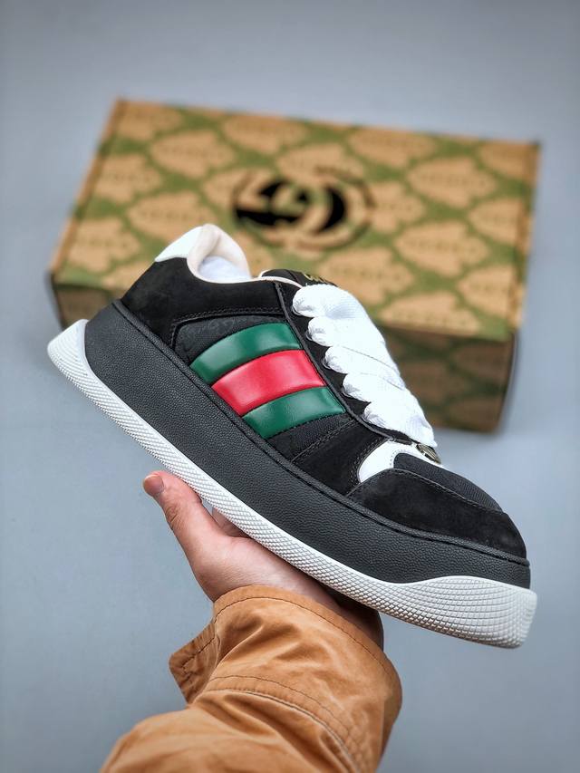 Gucci 古驰 小脏鞋 系列板鞋 厚底款 2025新款发售 这款运动鞋采用厚底结构，巧妙运用外观设计、配色和材质三重元素，展现出复古风范。别致的橡胶鞋底，搭配