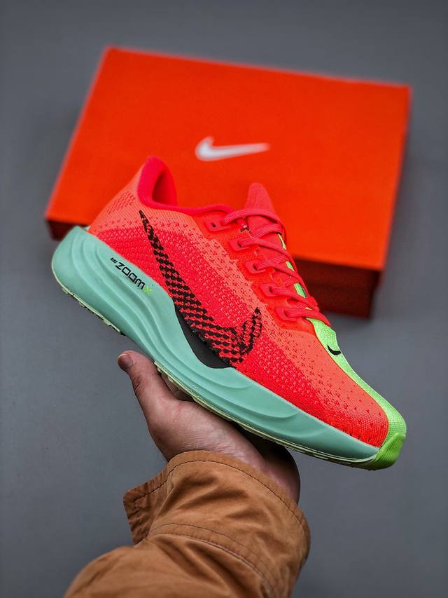 Nike Pegasus Plus 飞马系列透气缓震运动跑鞋 #全新一代拥有 Zoom Air 一如既往的稳定感和流畅感 鞋面采用工程网眼设计 为特定高热区域营