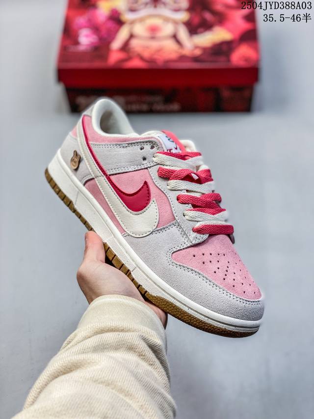 公司级 耐克 Nike Sb Dunk Low Pro 男女同款运动鞋复古板鞋，尽情迈步，彰显个性风采。采用柔软皮革鞋面，经久耐穿，塑就如元年款 Dunk 般的