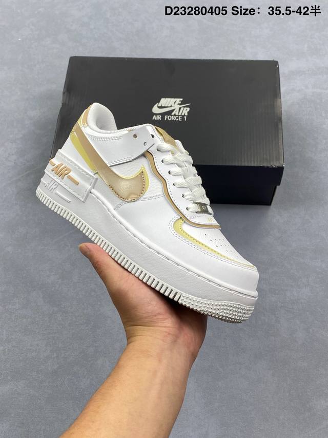 Nike 耐克低帮板鞋 空军一号 Af1马卡龙 Af1厚底增高百搭运动板鞋 Nike Air Force 1 “Shadow” 造型设计上与 Sacai X N