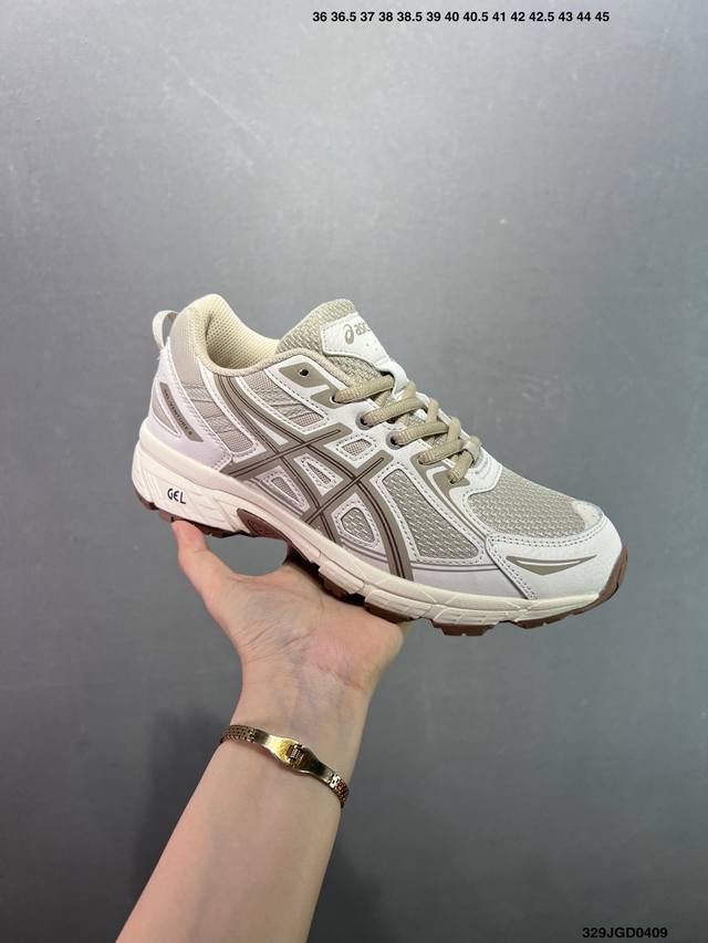 Gel-Venture 6系列 经典跑鞋 如今机能风和户外风吹得正劲，便是主打“Urban Outdoor机能越野风格”，城市和户外场景都能轻松应对。关键是跑鞋