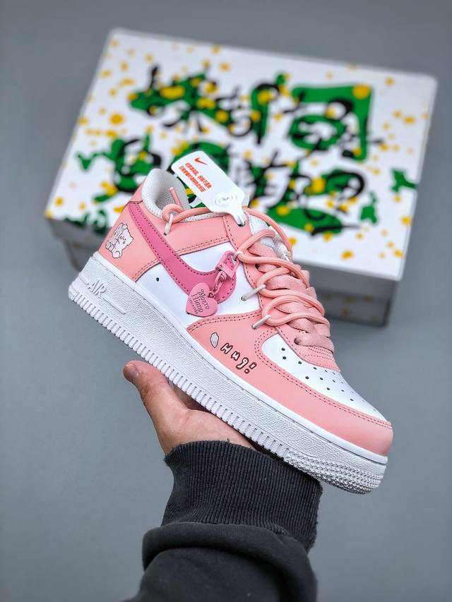 Nike Air Force 1'07 Low 粉色恋人 空军一号低帮休闲板鞋 Yy-762 #设计风格偏向于可爱和少女心，鞋面以粉色和白色为主色调，搭配了一些
