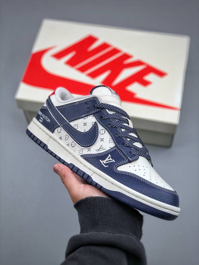 Nike Dunk Sb Low Lv联名款 蓝白 定制Dunk 定制Dunk Sb顾名思义，具有经典的Dunk血缘，又注入了更多的时尚元素。相较于普通的Dun