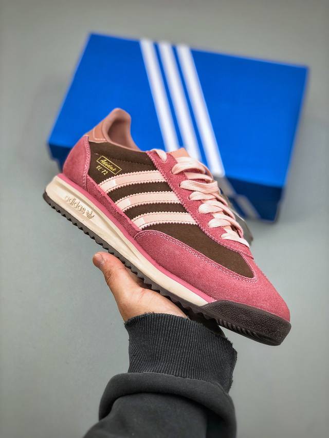 Adidas Originals Sl 72 Rs J P6760 阿迪经典复古慢跑鞋 #鞋款采用舒爽尼龙鞋面、绒面革饰面和皮革细节等设计。与此同时，搭载着 E