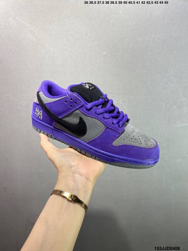 Nike Dunk Sb Low 定制配色 定制Dunk Sb顾名思义，具有经典的Dunk血缘，又注入了更多的时尚元素。相较于普通的Dunk滑板鞋，改良版的Du