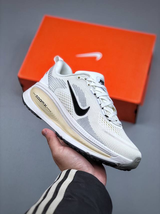Nike Air Zoom Vomero 18 全新科技提前原鞋开发 运动跑鞋 区别市面真标版本 必定是官方强力主推款式，真正的Zoom缓震科技嵌入如假包退 ，