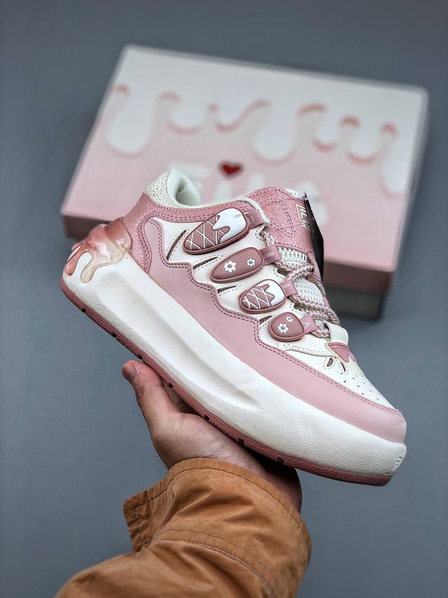 纯原版 Fila Carrot 2 斐乐萝卜鞋2.0 经典百搭休闲 防滑减震耐磨低帮板鞋 传承了 Fila 的百年基因，融入年轻运动及潮流文化，成为引领变革、创