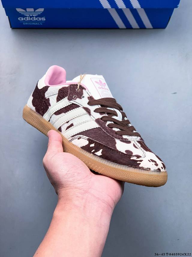 二层真标！Adidas Samba Og 经典鞋款 Adidas 近70年的经典Samba Og 修长的鞋楦,略微尖尖的鞋头,翻毛皮的鞋头拼接,这些我们都看得到