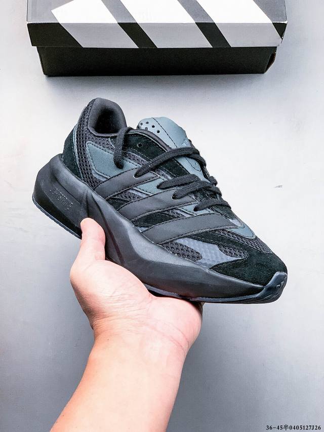 Adidas Lightblaze 舒适防滑 新款阿迪达斯低帮跑步鞋 极致轻盈的Lightweight Upper设计 带来近乎裸足的舒适体验 中底采用尖端科技
