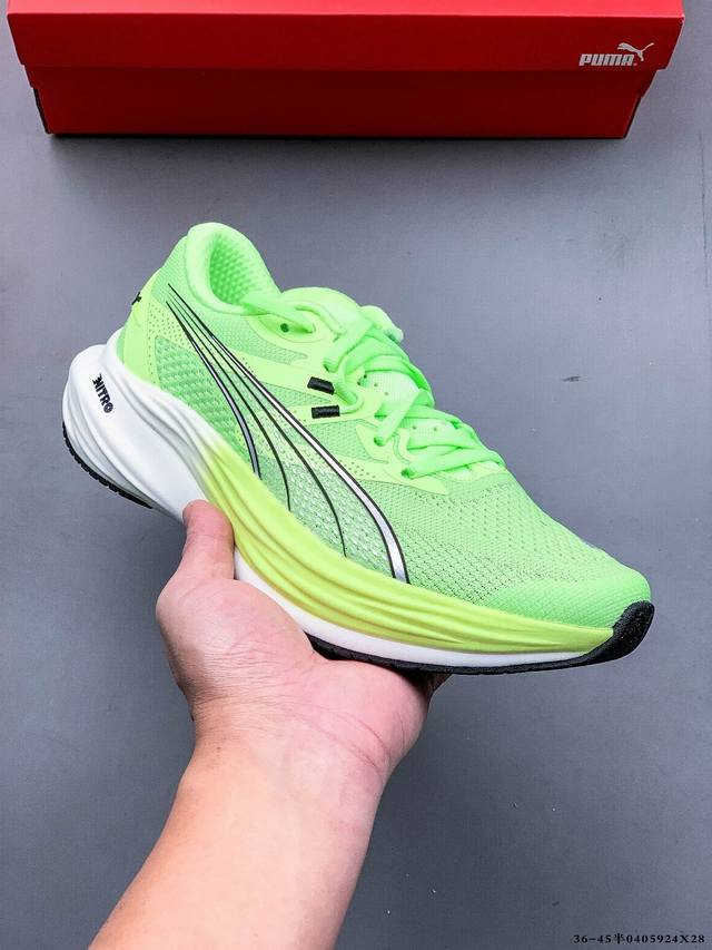 Puma彪马Deviate Nitro 3 碳板竞训跑鞋！ Deviate Nitro出到了第三代，虽然是一双碳板跑鞋，但是可以把它当做一双万金油跑鞋，适合慢跑