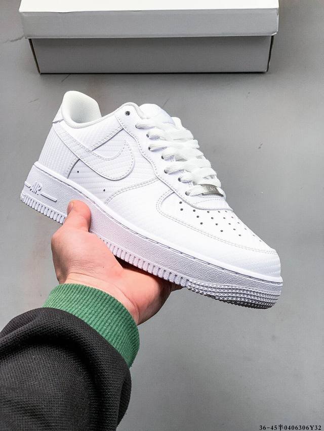 原楦数据纸版，采用硬质优质皮革鞋面材质，内置全掌Air Sole气垫。耐克 Nike Air Force 1 Low 空军一号低帮百搭休闲运动板鞋 040630