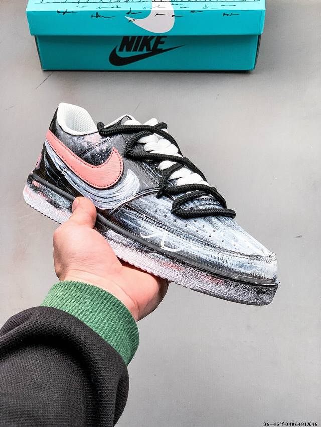 公司级！Nike Court Vision 1 “镜之魅影”手绘涂鸦定制板鞋 在那幽谧昏暗的房间里，一面古老的镜子静静伫立，镜面斑驳，裂痕交错，镜之魅影，它不仅