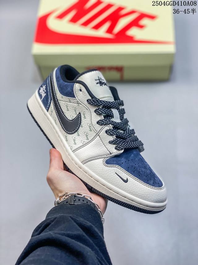 限量发售！ Air Jordan 1 Low Aj1乔1低帮休闲板鞋， “灰白棕斯图西联名“个性的设计风格以及品牌的经典元素 使其成为一双具有独特身份和价值的鞋
