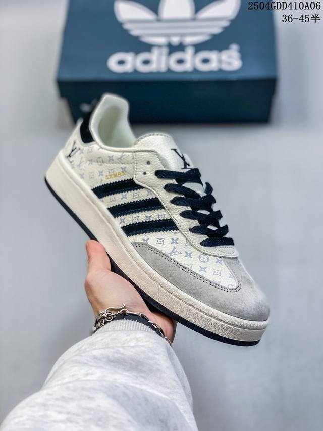 公司级Adidas Adimatic Low 马德龙5系列低帮 复古面包鞋延续德迅经典搭配打造，时尚运动休闲滑板板鞋 系列 整个鞋面由白色鞋面面结合灰色猪八制成