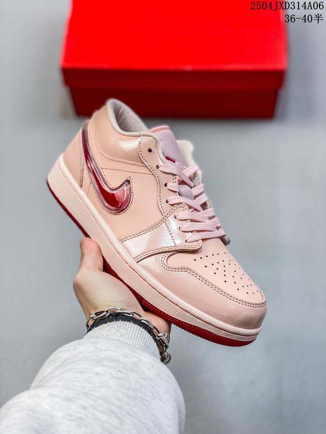 公司级Nike Air Jordan 1 Low Aj1乔1低帮休闲板鞋 同步官方配色 头层皮打造 正确满胶鞋垫 四线拉帮 原厂织唛标 鞋舌高弹海绵填充 官方货