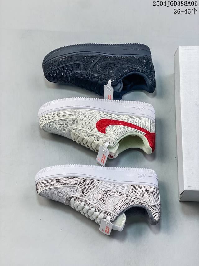 公司级带半码 耐克Nike Air Force 1“07空军一号低帮百搭休闲运动板鞋。柔软、弹性十足的缓震性能和出色的中底设计，横跨复古与现代的外型结合，造就出