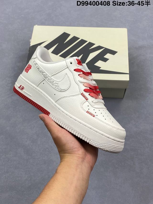 公司级 耐克 Nike Air Force 1 '07 Low 空军一号含气垫 小白鞋 低帮百搭厚底增高休闲运动板鞋。柔软、弹性十足的缓震性能和出色的中底设计，