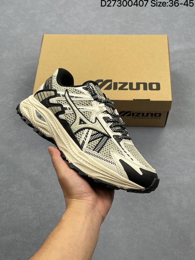 美津浓Mizuno 复古时尚休闲舒适减震运动跑步鞋 美津浓Wave机械缓震，可以说是机械缓震跑鞋科技的翘楚。有着非凡的适应性，有着充分而持久的缓震能力和轻量化设
