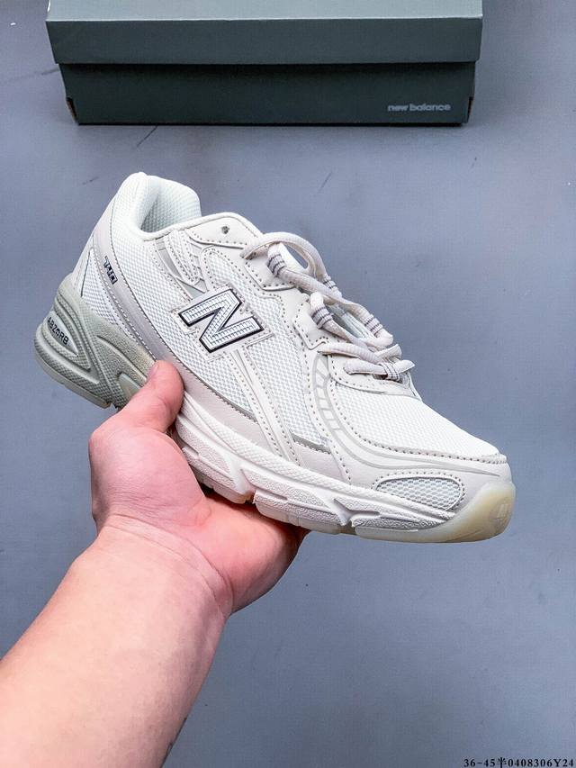 New Balance Nb740 英产 轻便复古休闲运动跑步鞋 全鞋身以网格布作为基地，在细节部分以皮革作为辅助添加，流线感很强。外形和New Balace