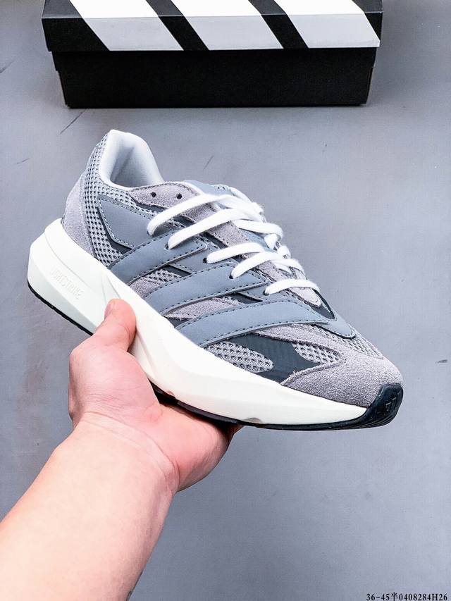 Adidas Lightblaze 舒适防滑 新款阿迪达斯低帮跑步鞋 极致轻盈的Lightweight Upper设计 带来近乎裸足的舒适体验 中底采用尖端科技