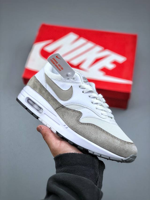 Nike Air Max 1 耐克半掌气垫复古跑步鞋 Ah8145-110 尺码：36 36.5 37.5 38 38.5 39 40 40.5 41 42 4