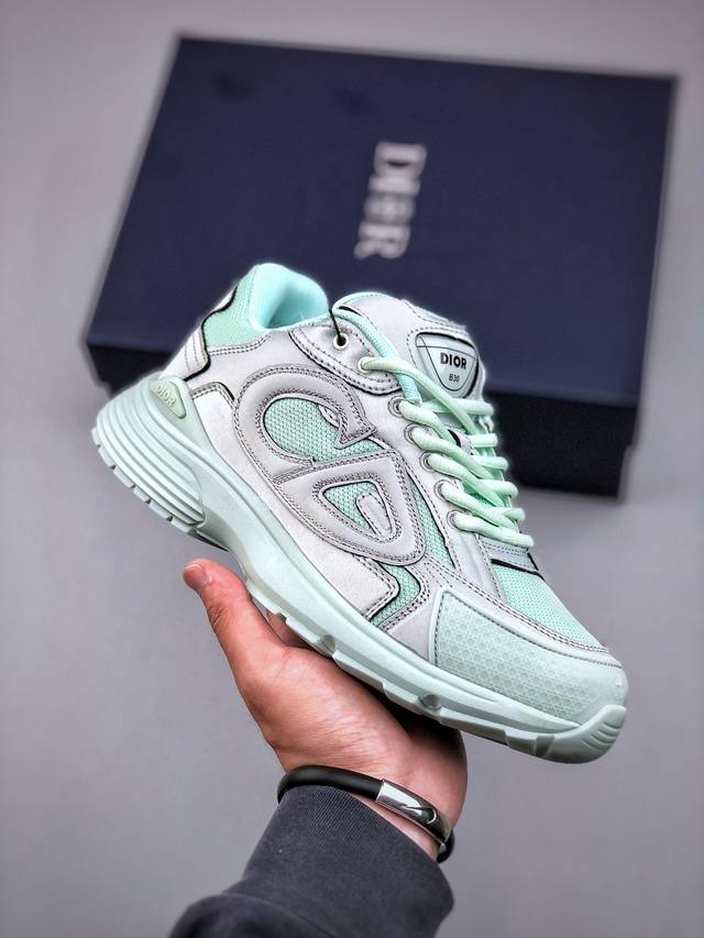 Dior B30 迪奥明星同款Cd鞋 金琼斯 Kim Jones 倾情呈献 Dior And Stoneisland 限定系列，经典罗盘玫瑰与 Dior 徽标相