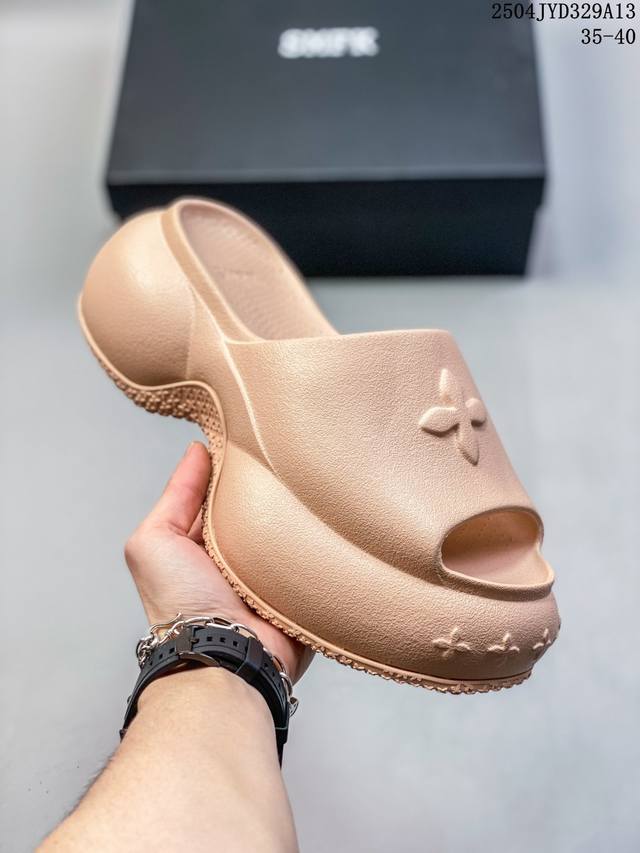 Smfk Compass 浮雕一字厚底拖鞋 小众潮牌爆款 广东大厂出品 增高有7.5 9.5 运动拖鞋 原楦原纸原版数据开发版型 采用一体成型鞋身 鞋芯填充 鞋