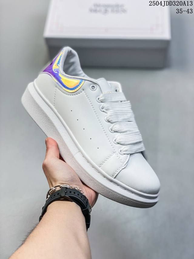 Alexandermcqueen 亚历山大 麦昆Mcq 运动小白鞋 厚底增高闪尾光滑牛皮平底鞋休闲鞋 时尚男女板鞋潮运动鞋 ，火爆到大街小巷无人不知，无人不晓的