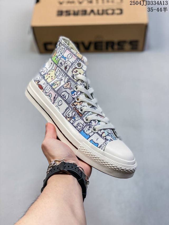 新款日 系Chiikawa X Converse 联名系列 Chiikawa近年来人气爆棚， 成为大家最喜爱的卡通形象之一！ 这次Converse与Chiika