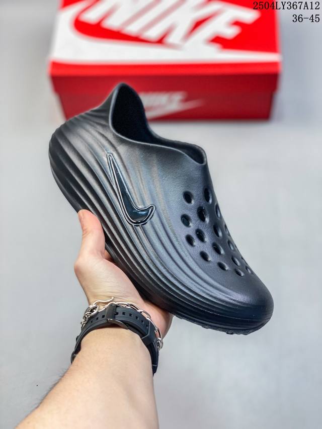 Nike Reactx Rejuven8男子凉鞋采用质感柔软且出众回弹的 Reactx泡绵，缔造非凡舒适的日常穿着体验，助你保持活力。鞋面透气孔设计，营造出色透