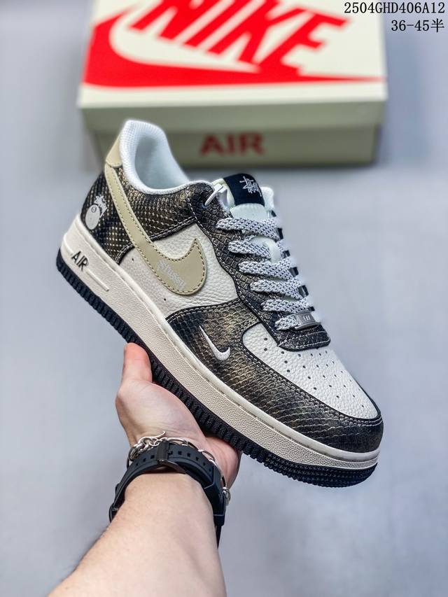 海外限量发售！公司级Nike Air Force 1 '07 Low “Supreme联名 米黑Af1”空军一号 低帮 运动鞋 休闲鞋 折边针车 工艺难度大 原