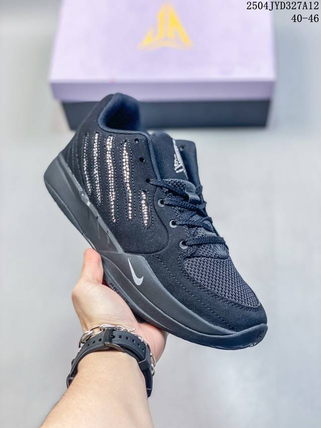 耐克 Nike 莫兰特二代 Zoom Ja 2Ep 低帮休闲运动篮球鞋 采用透气轻量网织鞋面材质配置两枚圆形Zoom Air纤维气垫重大升级，采用更为挺拔的鞋口