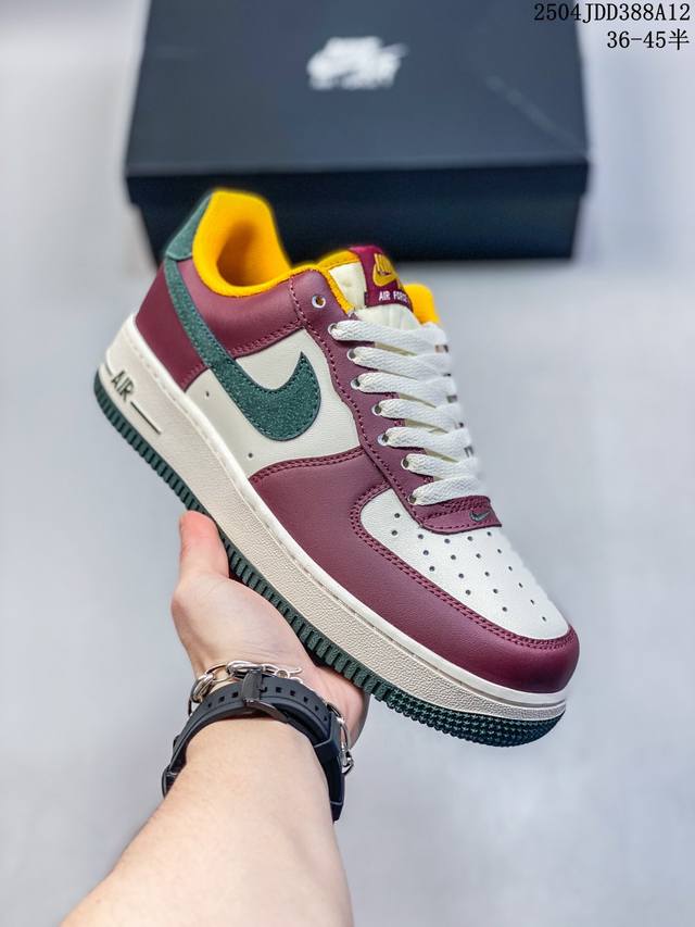 公司级耐克Nike Air Force 1’07 Low空军一号低帮百搭休闲运动板鞋。柔软、弹性十足的缓震性能和出色的中底设计，横跨复古与现代的外型结合，造就出