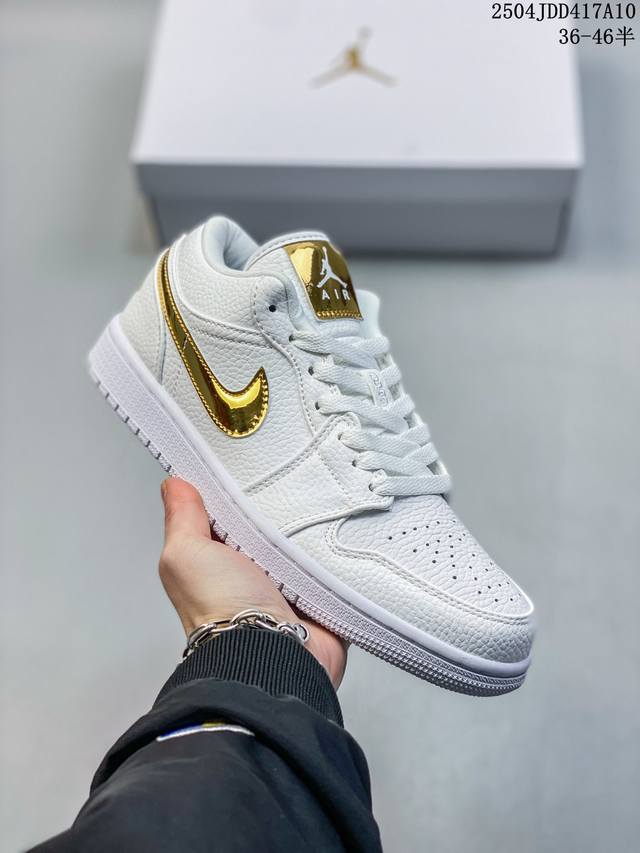 真标带半码 Air Jordan 1 Low Aj1乔1低帮休闲板鞋 同步官方配色 原档冲孔鞋头 正确满胶鞋垫 四线拉帮 原厂织唛标 鞋舌高弹海绵填充。 Siz