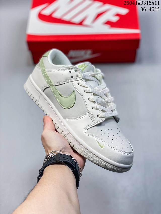 真标带半码 耐克Nike Sb Dunk Low Sb 系列扣篮系列复古低帮休闲运动滑板板鞋。采用脚感柔软舒适Zoomair气垫，有效吸 收滑板等极限运动在落地