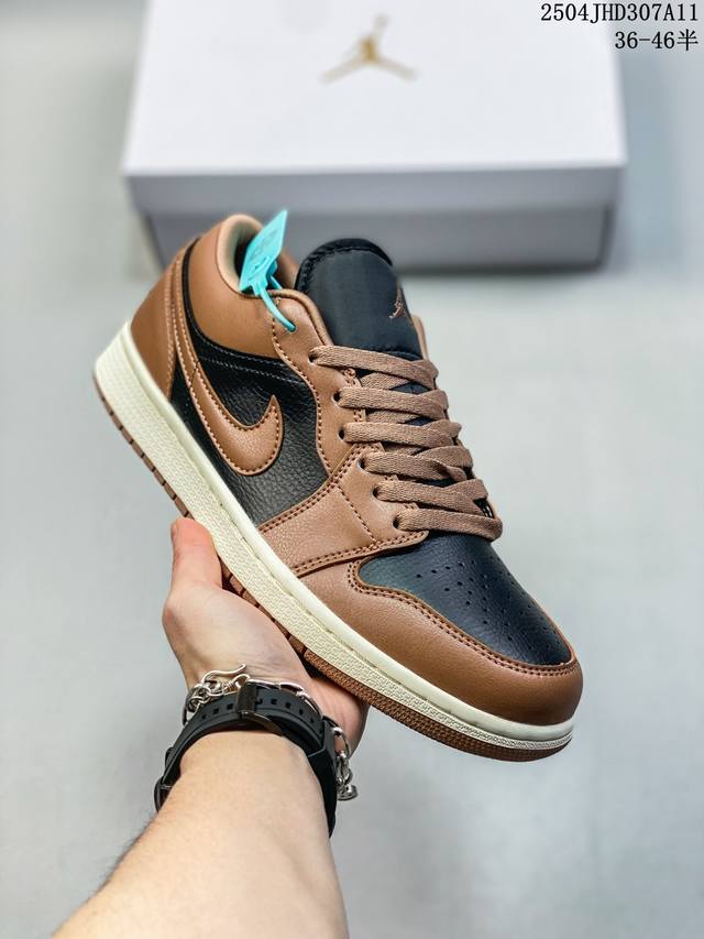 公司级 耐克 乔丹Air Jordan 1 Low Aj1 乔1 乔丹1代Aj1 低帮复古文化休闲运动篮球鞋 复古板鞋。该鞋款从 1985 年元年款汲取设计灵感