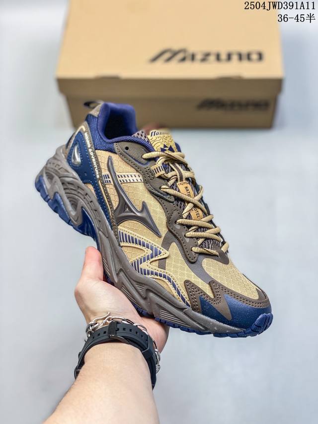 Mizuno Adventure Twe 舒适潮流Y2K复古跑鞋 织物减震防滑耐磨回弹 低帮跑步鞋 多层拼接鞋面，稳定包裹，脚感更贴合。鞋头采用沥青印刷工艺，保