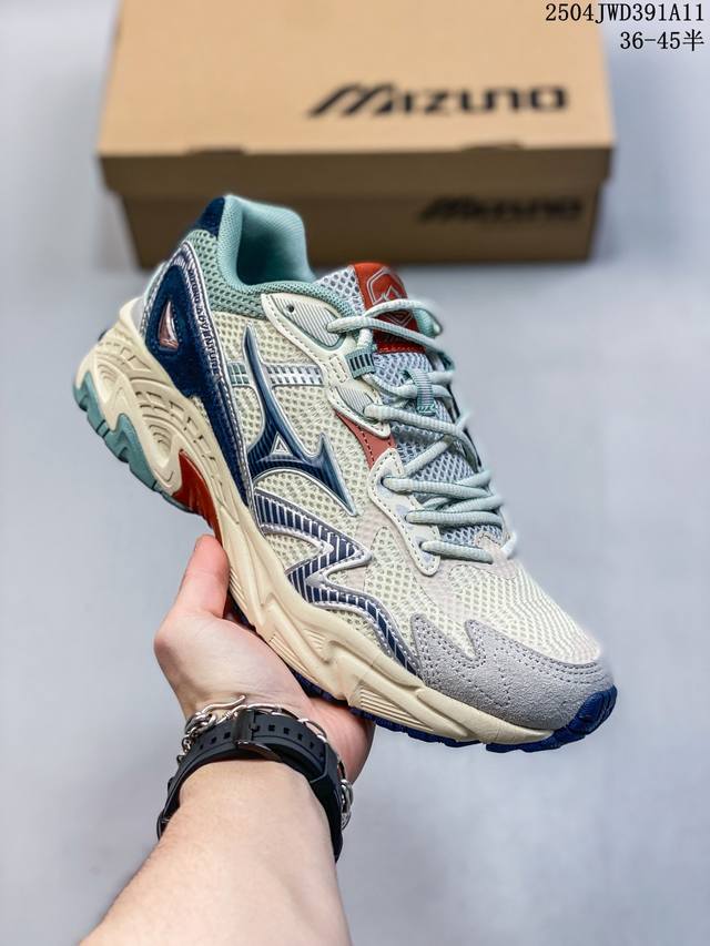 Mizuno Adventure Twe 舒适潮流Y2K复古跑鞋 织物减震防滑耐磨回弹 低帮跑步鞋 多层拼接鞋面，稳定包裹，脚感更贴合。鞋头采用沥青印刷工艺，保
