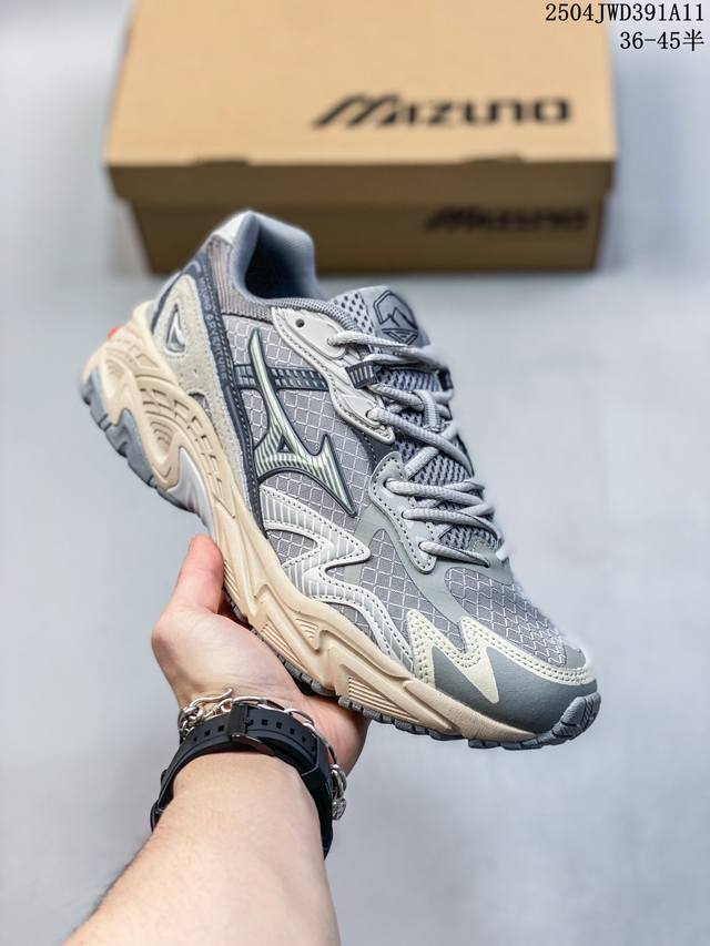 Mizuno Adventure Twe 舒适潮流Y2K复古跑鞋 织物减震防滑耐磨回弹 低帮跑步鞋 多层拼接鞋面，稳定包裹，脚感更贴合。鞋头采用沥青印刷工艺，保