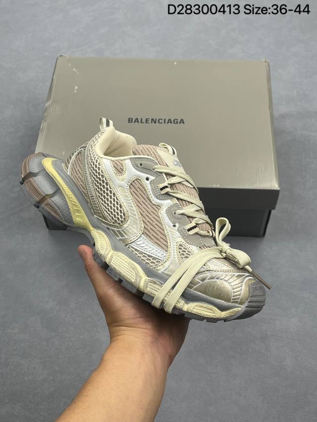 Balenciaga 巴黎世家 采用环保再生超纤革与网眼织物鞋面材质 原鞋一致重度做旧效果 ，全原装Eva环保去臭环型鞋垫，全新开发5层私模,搭载轻量发泡Md缓