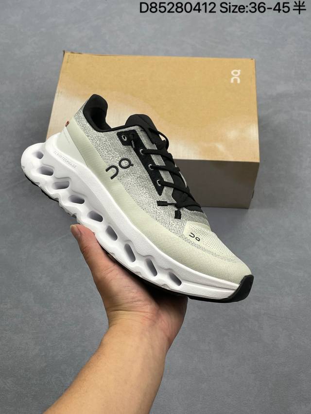 公司级On昂跑Cloudtilt轻量运动休闲鞋！杨幂同款，脚感很舒服，鞋底柔软且包裹性好，上脚显腿长，不用系鞋带很方便～ 不管休闲还是运动都很百搭。白色虽然不耐