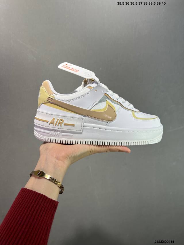 公司级空军马卡龙果冻系列 耐克 Nike Air Force 1 Shadow Af1解构机能拼接 空军一号轻量增高魔术贴低帮百搭板鞋，一改原先的常规 Swoo