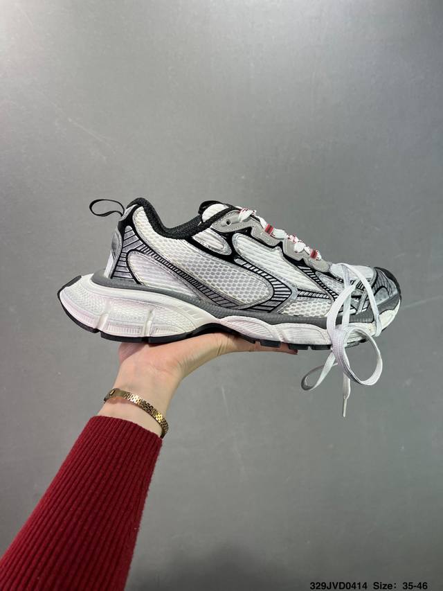 公司级Balenciaga 巴黎世家 采用环保再生超纤革与网眼织物鞋面材质 原鞋一致重度做旧效果 ，全原装Eva环保去臭环型鞋垫，全新开发5层私模,搭载轻量发泡
