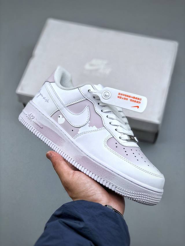 官方爆款定制 二次元主题 Nike Air Force 1 Low’07 A8系列 白粉紫 喷绘 空军一号低帮休闲板鞋 定制皮料 原厂3D打印 定制鞋盒 原楦原