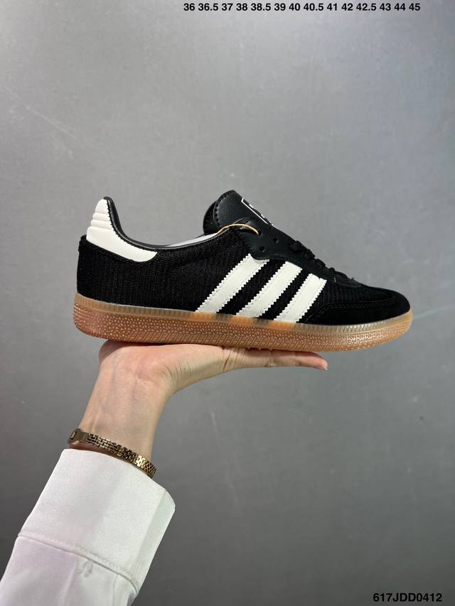 Addis Original Samba Og 复古单品 复古桑巴板鞋 这款桑巴鞋展示了高质量的工艺 带有装饰的超锁缝制和无缝的手感 柔软、柔软的皮革造型和标志