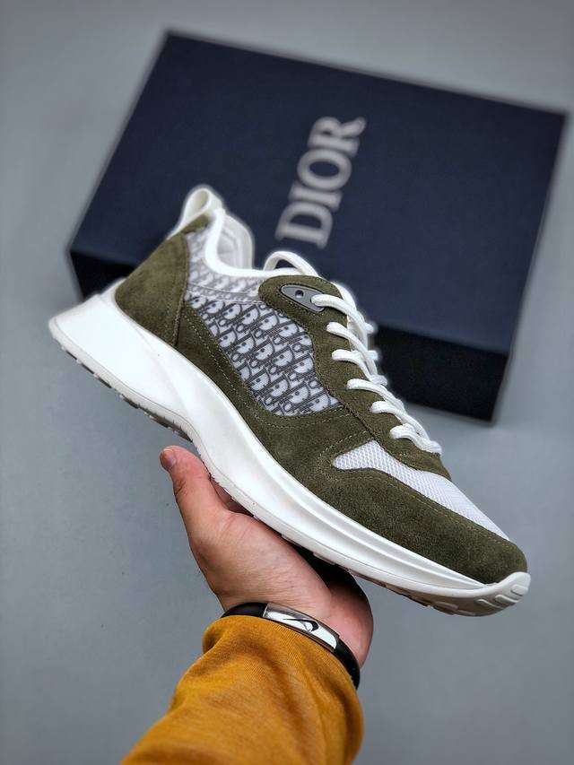 外贸订单 B25系列 Dior 运动鞋 跑步鞋 原版购入开发 这款 B25 Runner 运动鞋结合运动版型与 Dior 优雅的经典标识。采用迪奥灰和白色光滑牛