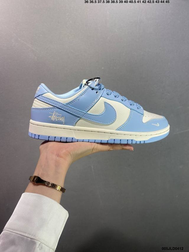 公司级Nike Dunk Sb Low 定制Dunk 定制Dunk Sb顾名思义，具有经典的Dunk血缘，又注入了更多的时尚元素。相较于普通的Dunk滑板鞋，改